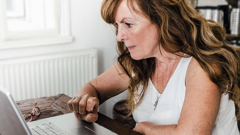 Illustration for article titled Woman Sets Google Alert For Kevin Costner